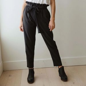 Albion Bow Belt Capri Pants- Size XS- black